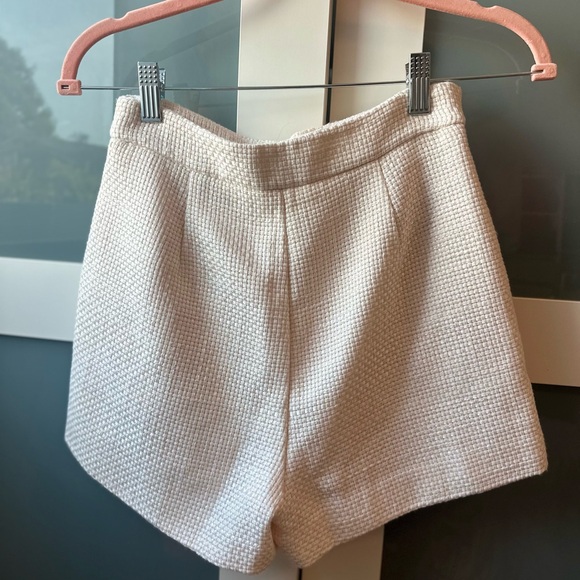 Cream textured shorts - Picture 3 of 4